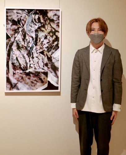 謎めく「ニュース」の数々　密室で日々、地元紙を加工　平本成海展