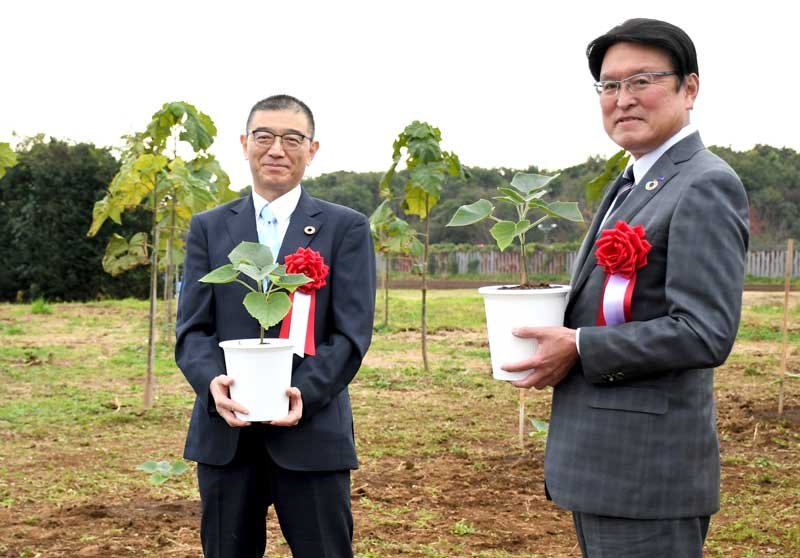 騒音対策用地に早生桐植樹　ＣＯ２吸収、資材活用目指し　国内空港初の試み　ＮＡＡとナリコー　【ＳＤＧｓちば】