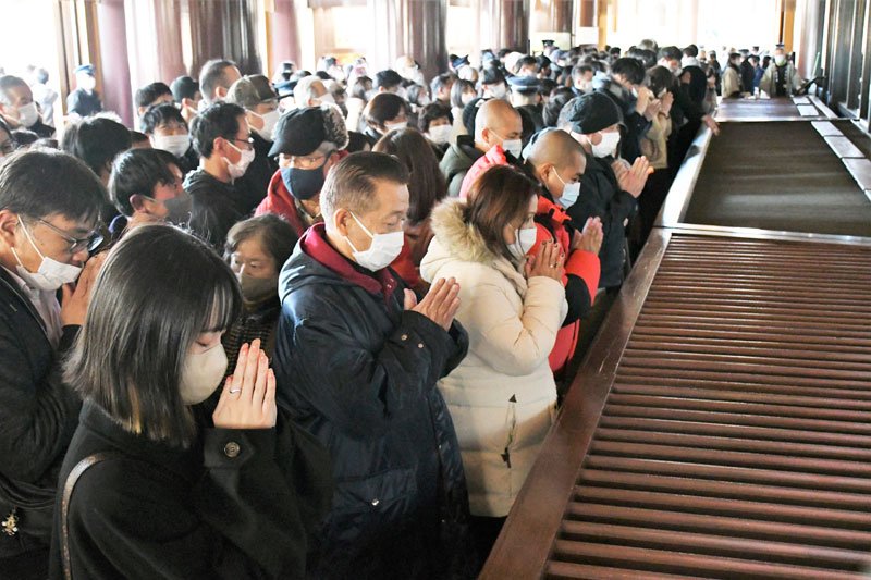 【動画あり】新年の期待込め手合わせ　成田山新勝寺　初詣に長蛇の列　参道もにぎわい戻る