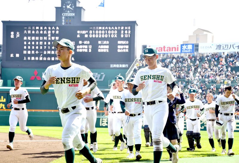 広陵との準々決勝に敗れた専大松戸ナイン＝２９日、甲子園球場