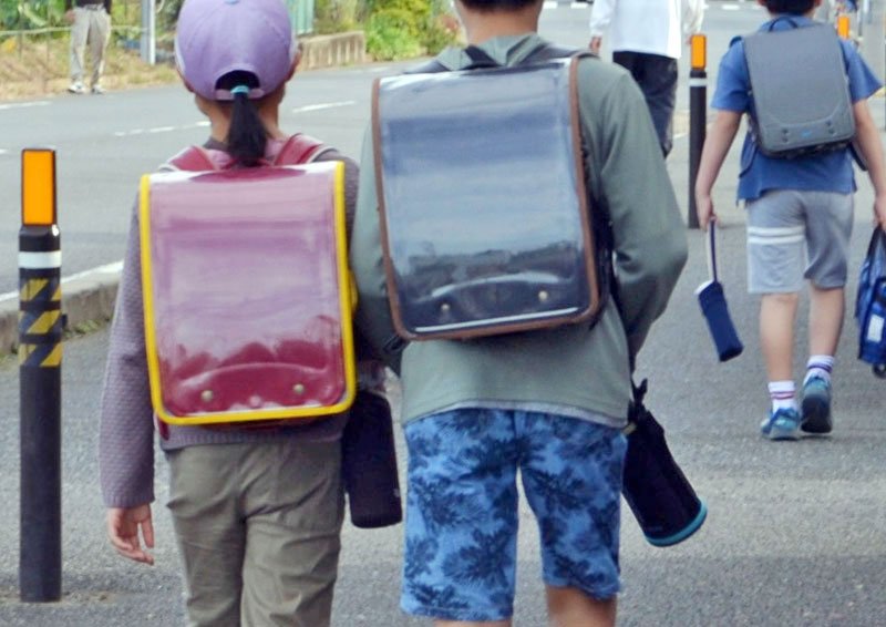 通学路を歩く児童（写真と記事は直接関係ありません）
