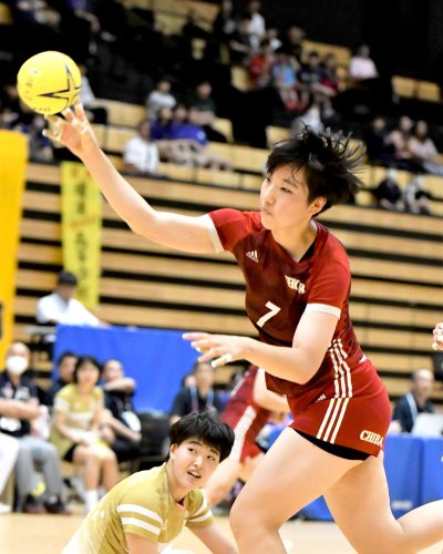 後半、攻め込む昭和学院の加藤＝函館アリーナ