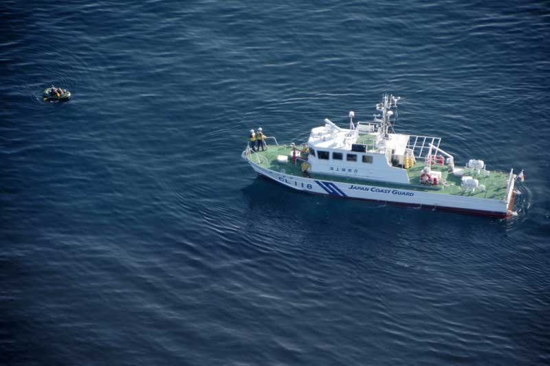 漂流した手こぎボートの救助に向かう巡視艇（千葉海上保安部提供）