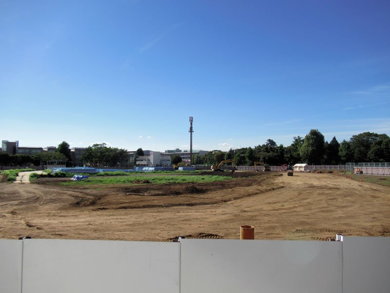 発掘調査をした市営野球場。現在は新球場の建設が始まっている＝８月、市川市