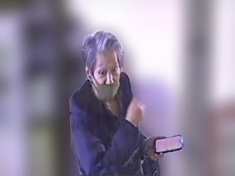 県警が公開した容疑者の顔写真（県警提供）
