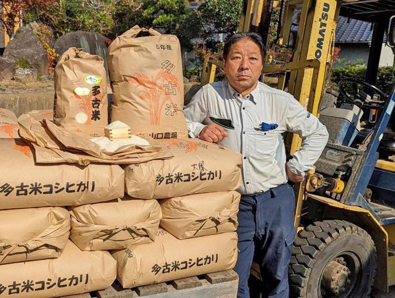 「暑さの影響で不作を危惧したが、無事に新米を収穫できた」と語る多古町の農家、山口さん（本人提供）