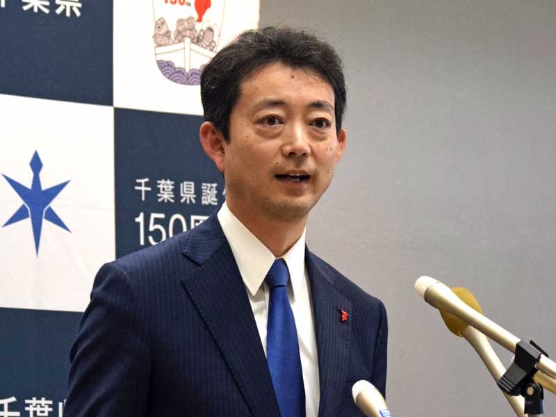 定例記者会見で質問に答える熊谷千葉県知事＝１１日、県庁