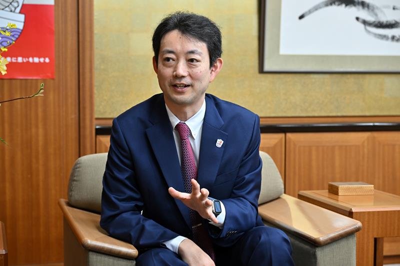 インタビューに答える熊谷知事＝県庁
