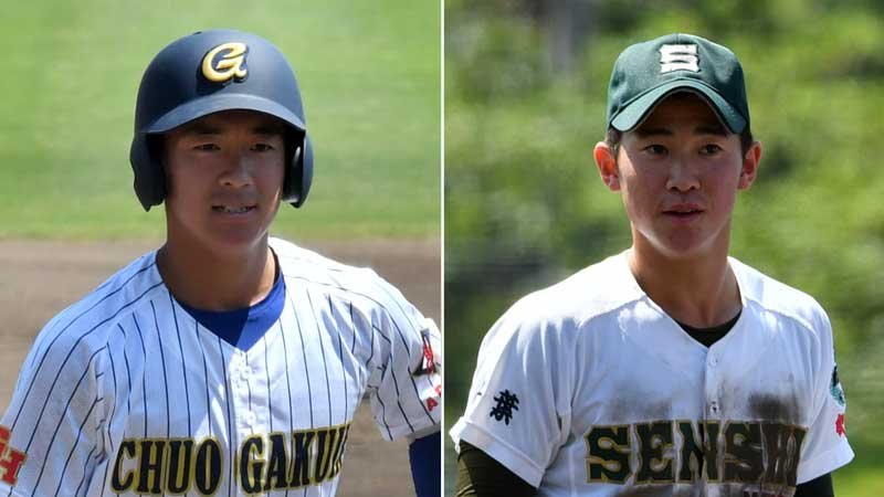 専大松戸の中山凱主将（右）と中央学院の中村研心主将
