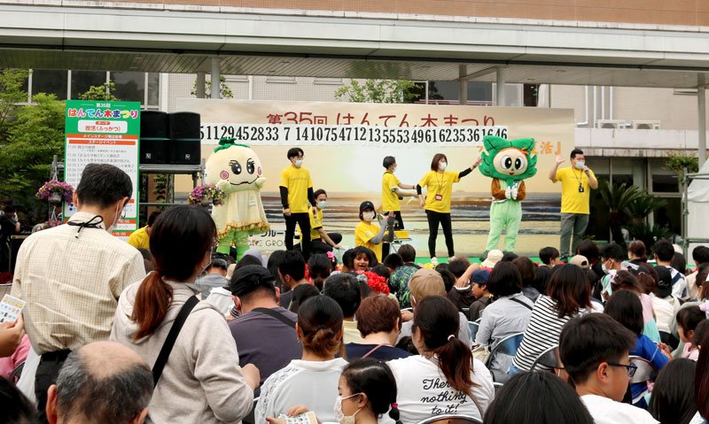 浅井病院で５年ぶりに開かれた「はんてん木まつり」＝東金市（同病院提供）