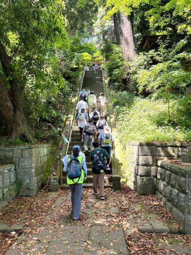 「ユニセフ・ラブウォーク」で香取市佐原地区を歩く参加者＝同市（県ユニセフ協会提供）