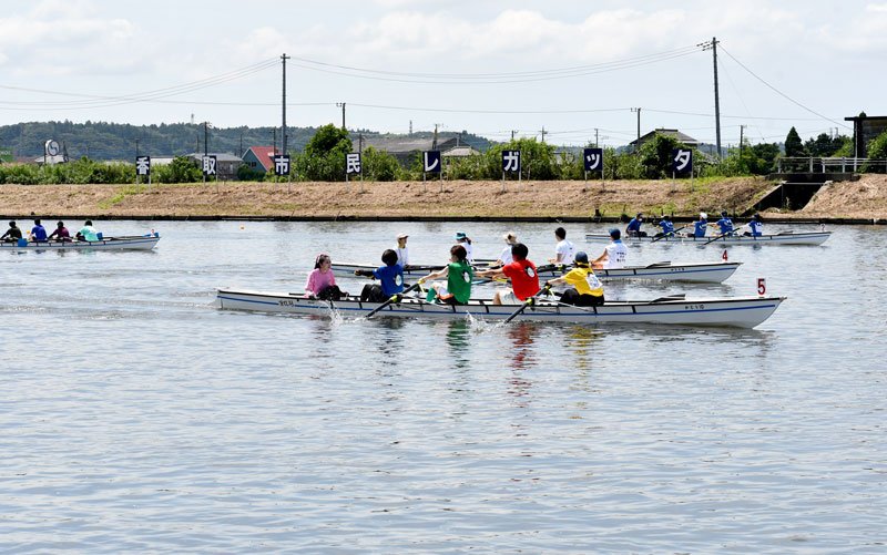 水上で熱戦が繰り広げられた香取市民レガッタ（昨年の様子）