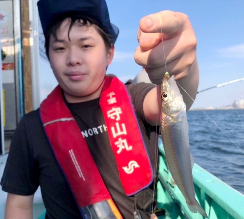 木更津沖で釣り上げたキス（写真は「守山丸」提供）