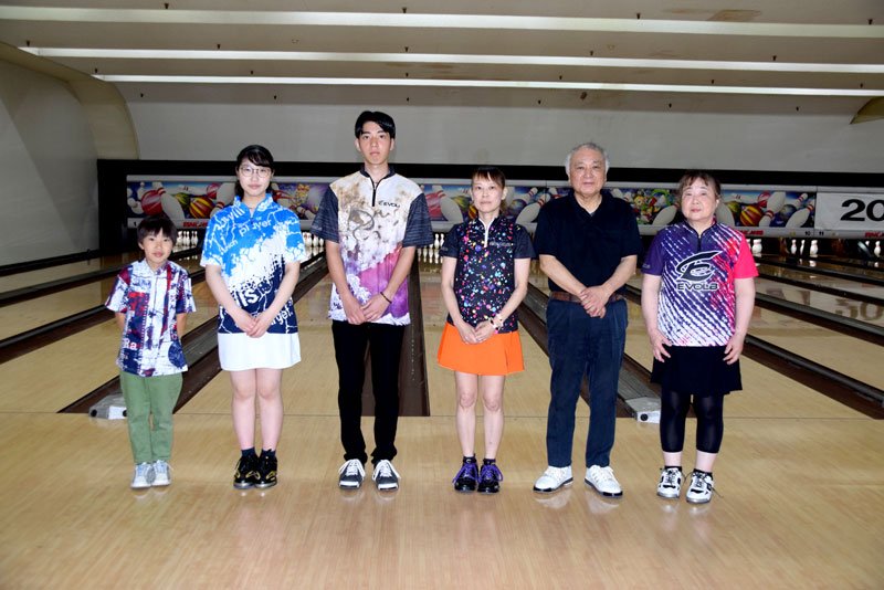 各部門の優勝者＝１６日、富津市