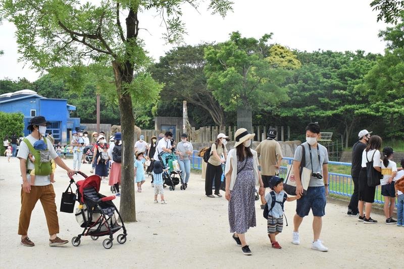 来園者でにぎわう千葉市動物公園＝千葉市若葉区
