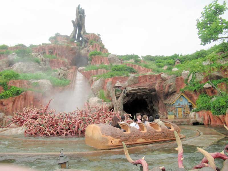 ディズニー「びしょぬれ」夏イベント、２日スタート　ベイマックス散水パレード　「スプラッシュ」もしぶきマシマシ