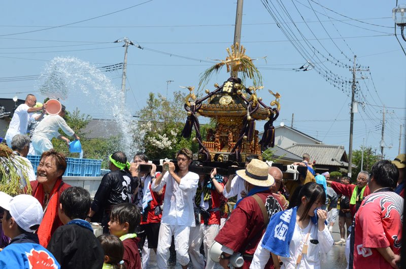 猛暑の中、みこし威勢良く　横芝光で「八坂神社祇園祭」始まる