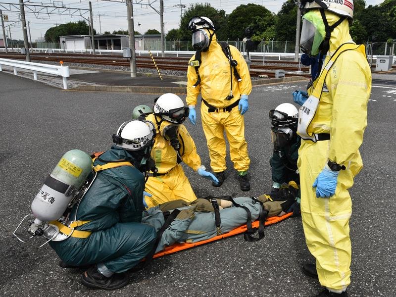 テロ起きたらどう対応！？電車内に不審なかばん…異臭する液体で負傷者発生　京成電鉄と北総鉄道が合同訓練