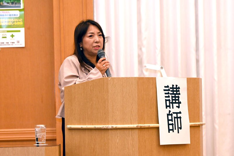 生体肝移植の体験を語る原田さん＝千葉市中央区