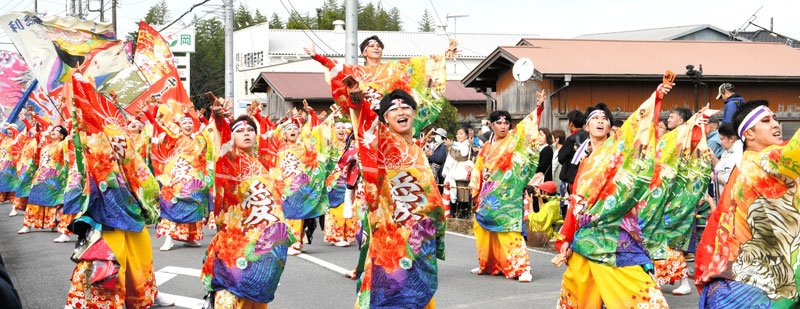 大迫力の演舞で大賞に輝いた「チーム☆利ゑ蔵」＝香取市