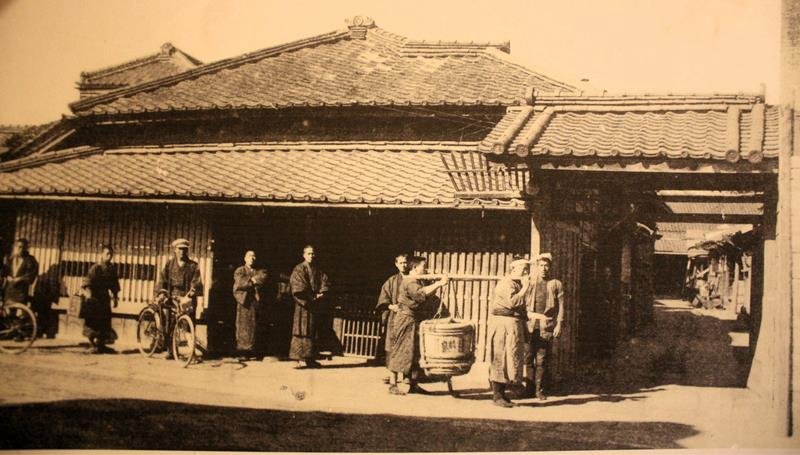 明治時代に撮影された馬場本店酒造の写真（馬場本店酒造提供）
