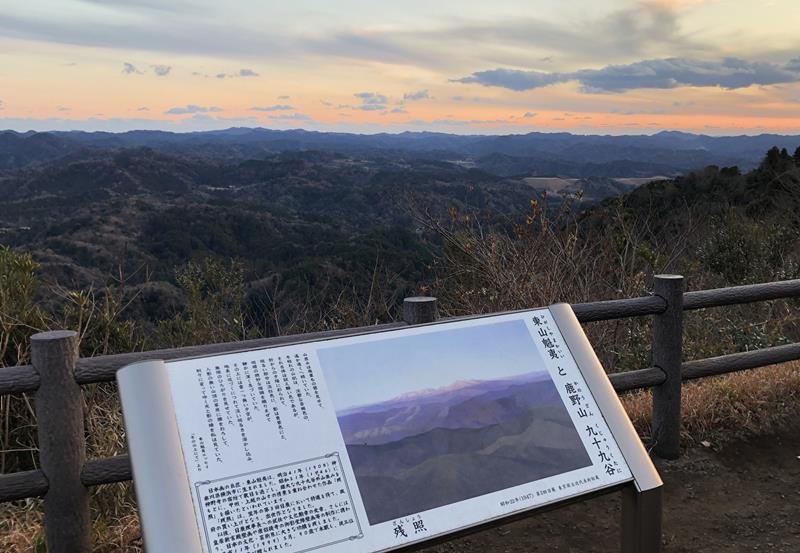 千変万化たおやかな峰　見る人を優しく包み込む　鹿野山九十九谷の景観（君津）　【昭和１００年　時超え令和へ千葉の物語】（１１）