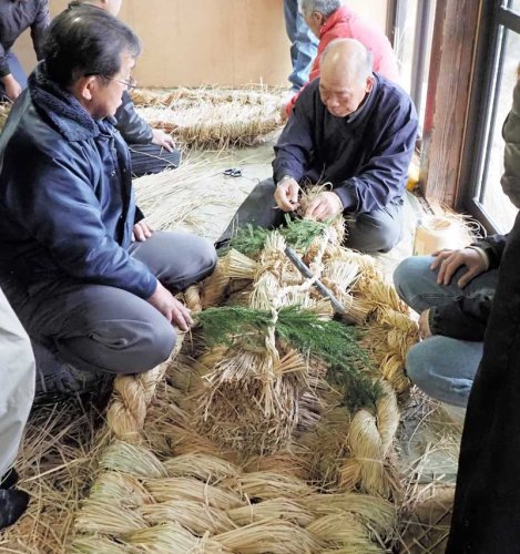 「大男いるぞ」存在示し厄よけ　大わらじ作り　集落境に「綱つり」　富津