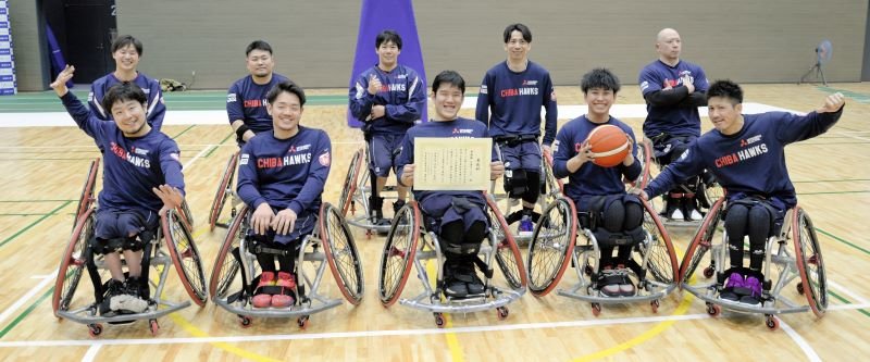 準優勝した千葉ホークスの選手たち＝２３日、千葉市中央区のＹｏｈａＳアリーナ