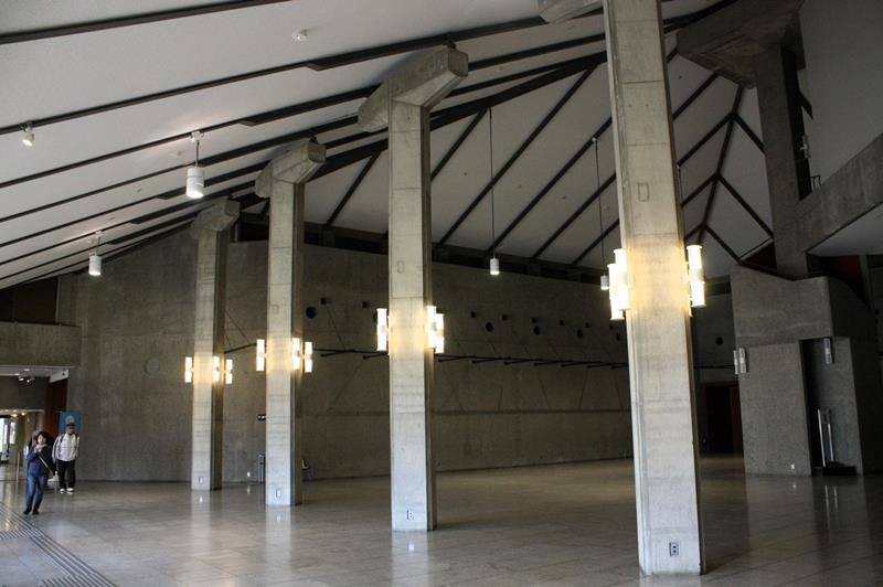 大きな傾斜屋根が特徴の第７展示室＝千葉市中央区
