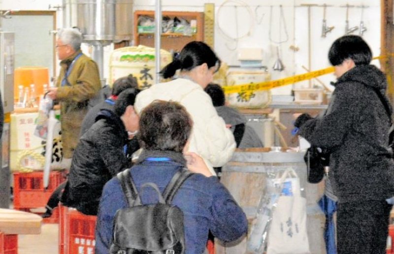 美酒に酔いしれ乾杯　蔵元えりすぐり１３銘柄や海鮮料理　観光促進バルでにぎわい　いすみ・木戸泉酒造