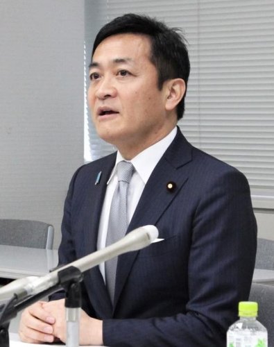 取材に応じる国民民主党の玉木代表＝６日、千葉県庁