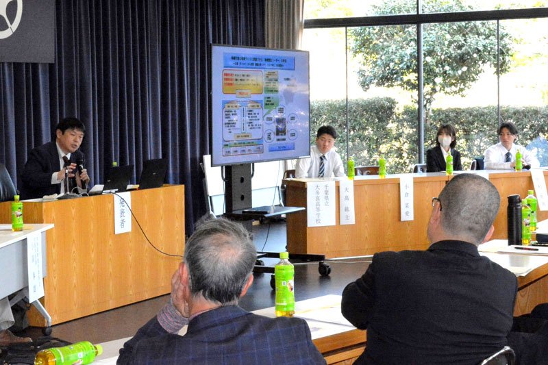 町民らが参加して開かれた町づくりセミナー＝大多喜町役場