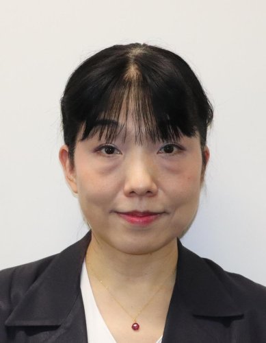 青山彩子氏