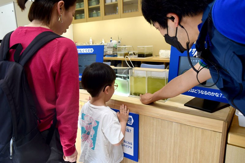 お目当てゲット「アサリ採れたよ！」　船橋・三番瀬　潮干狩り客でにぎわう