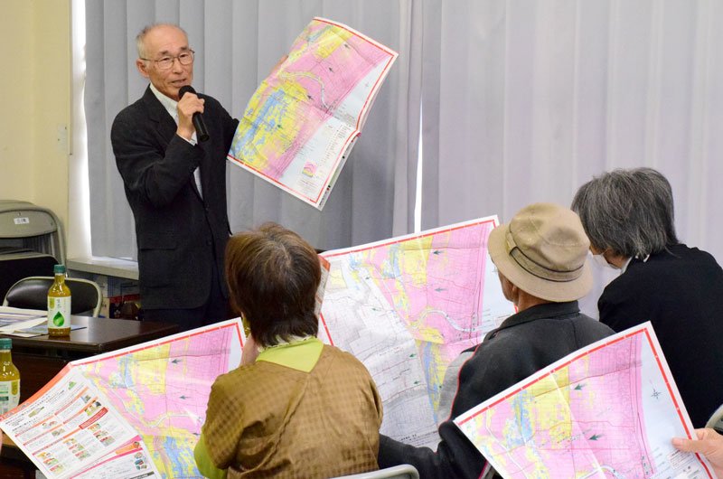 元禄津波の惨劇学ぶ　白子で防災士ら　供養塔巡り、意識新たに