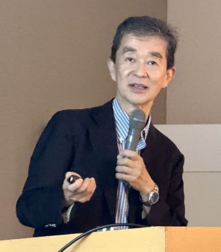 千葉政経懇話会６月例会で講演する井田氏＝１７日、千葉市中央区のホテル