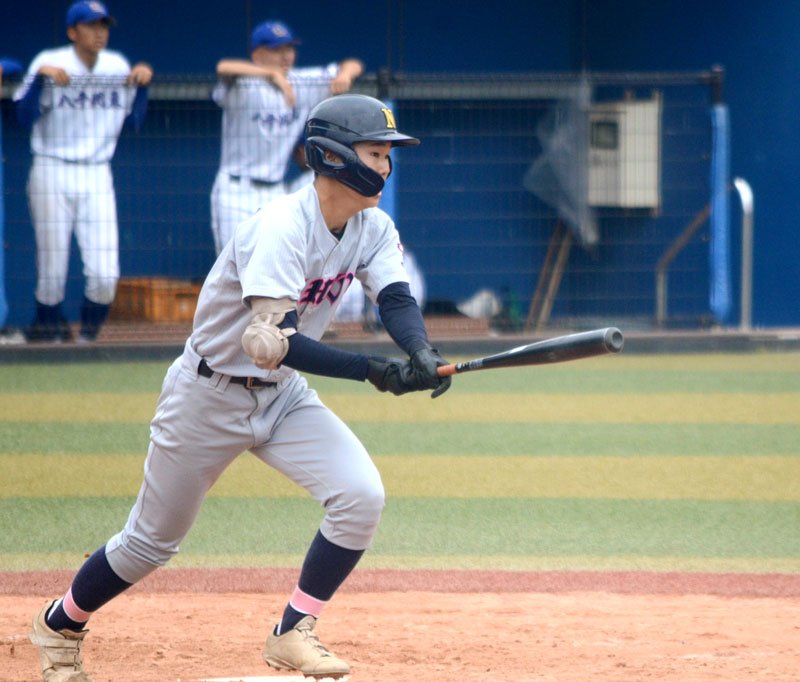 日大習志野－八千代東　５回表日大習志野１死満塁、江連が走者一掃の逆転適時三塁打を放つ＝浦安