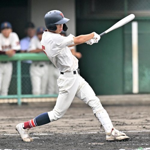 日体大柏－東総工　１回裏東総工１死、神原が中前安打を放つ＝第一カッター

