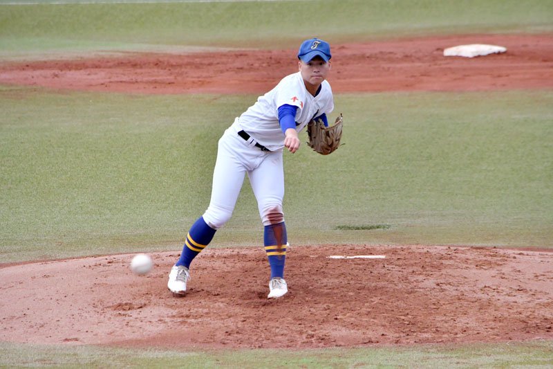 土気－５校連合　５校連合チームを４回無失点に抑える好投をした先発の井形＝ゼットエー