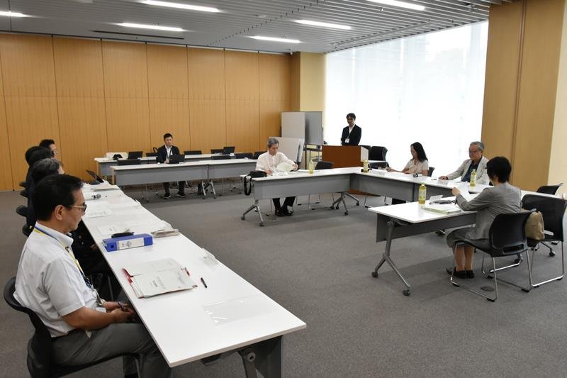 千葉県が導入する宿泊税に１００～１５０円上乗せ徴収するように結論付けた「観光振興検討会議」＝２２日、千葉市役所
