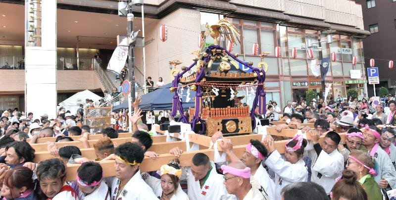 【写真複数あり】千葉の親子三代夏祭り　武者行列、よさこい熱気　威勢よくみこし渡御