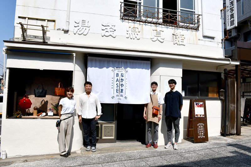 中山参道に活気生む拠点　市川、昭和の旧写真館利用　第１号ショップ革製品販売店　なかやまＢＡＳＥ
