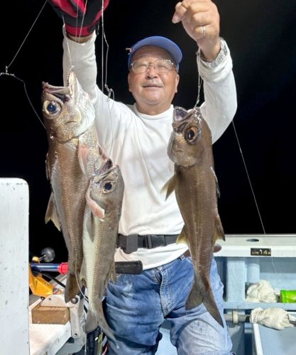 洲崎南沖で釣り上げたクロムツ（写真は「萬栄丸」提供）