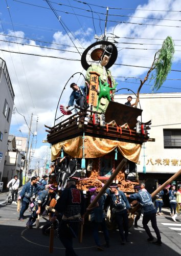佐原の大祭・秋祭り開幕　山車１４台、町並みを巡行　１１日は年番引き継ぎ行事