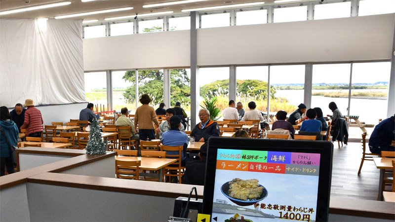 水の郷さわらにオープンしたレストラン「てとら」の店内＝香取市