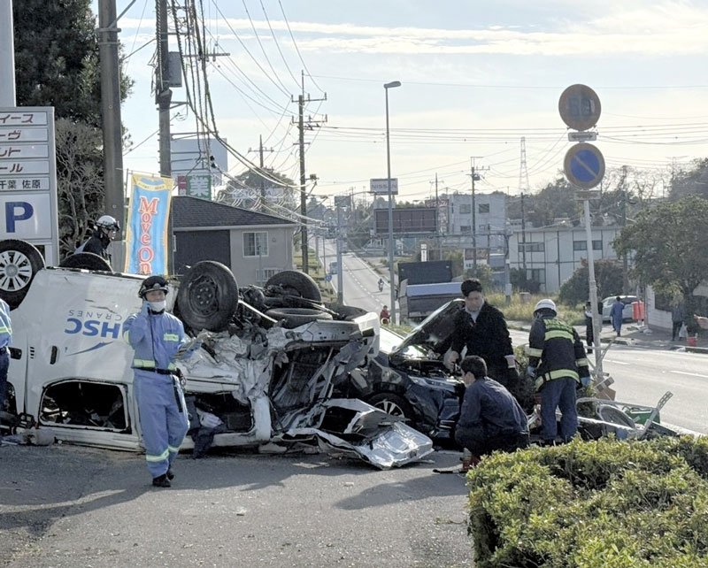 香取市の国道で起きた多重事故の現場＝１２日午後２時２５分ごろ