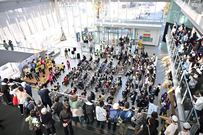 今年で最後となる「ふれあいコンサート」に多くの観客が集まった＝千葉市中央区のきぼーる
