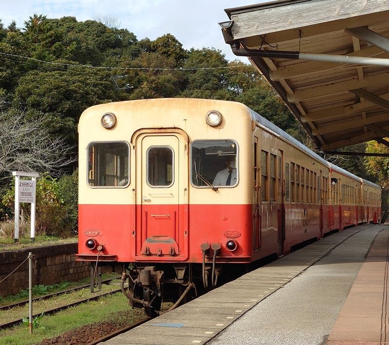 学生向け年パスを発行する小湊鉄道
