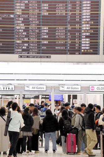 成田空港　出国ラッシュ始まる　国際線９６万人利用か　中国線３割減予測も　近距離やリゾート人気