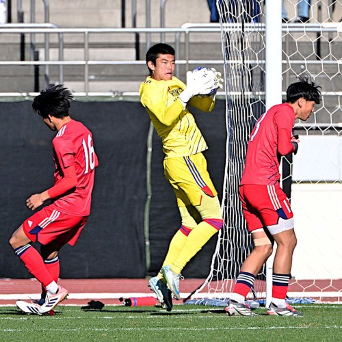 赤のイレブンあと２勝　流通経大柏４強　第１０４回全国高校サッカー　【木鶏の如く　獲るぞ選手権】